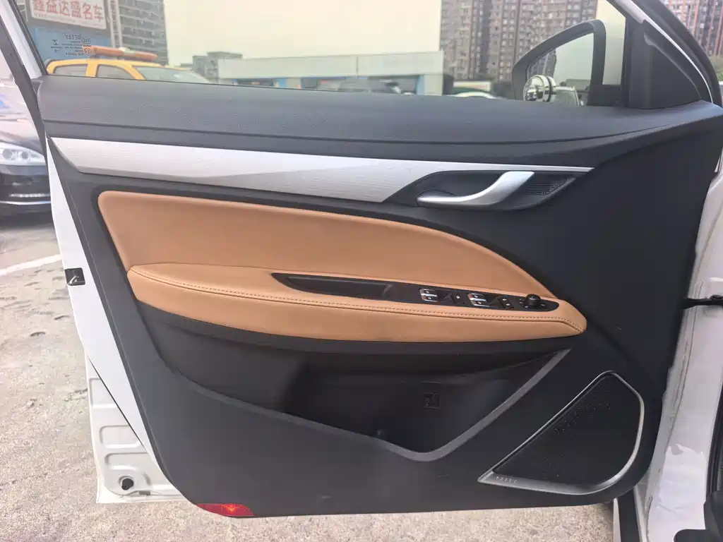 Geely Vision S1 — миниатюра 10