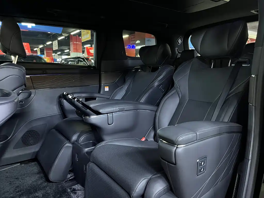 Toyota Vellfire — миниатюра 4
