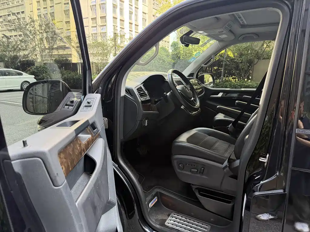 Volkswagen Multivan — миниатюра 11