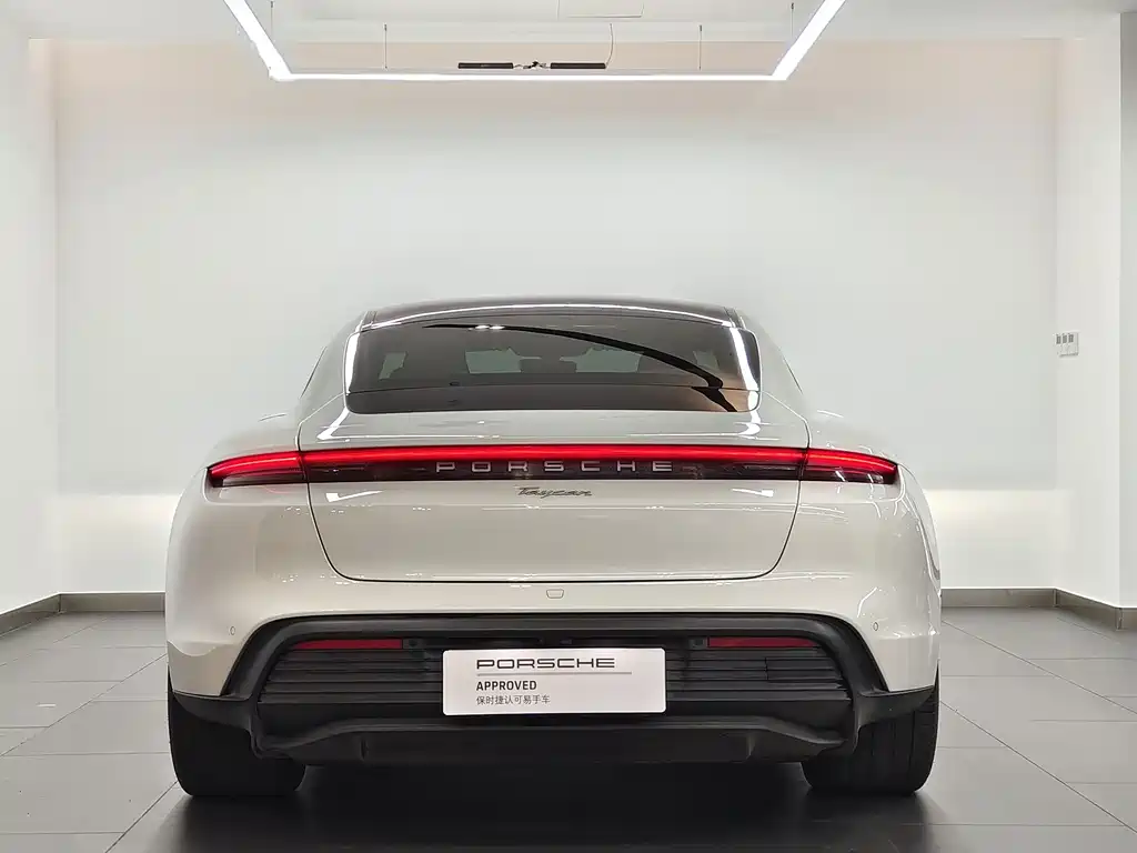 Porsche Taycan — миниатюра 5