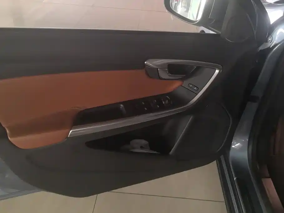 Volvo V60 — миниатюра 7