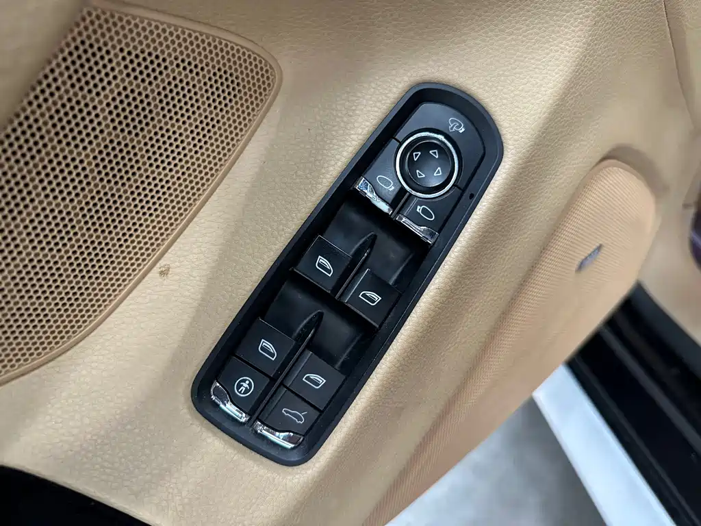 Porsche Panamera — миниатюра 5