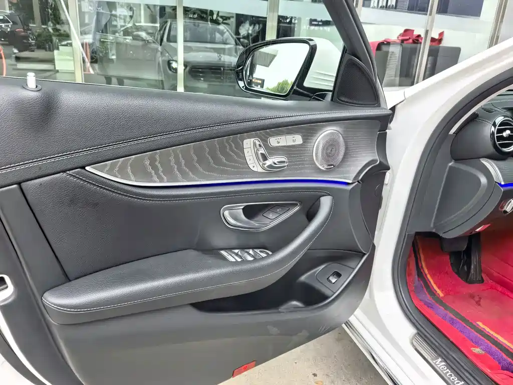 Mercedes-Benz E-Class — миниатюра 12