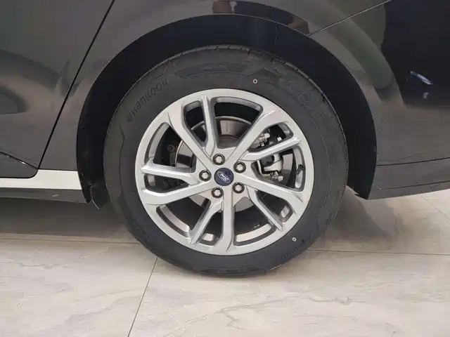 Ford Mondeo — миниатюра 15