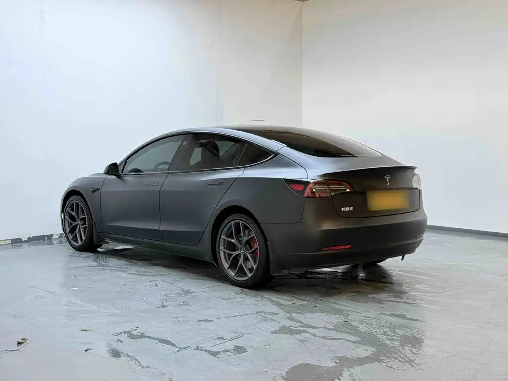 Tesla Model 3 — миниатюра 5