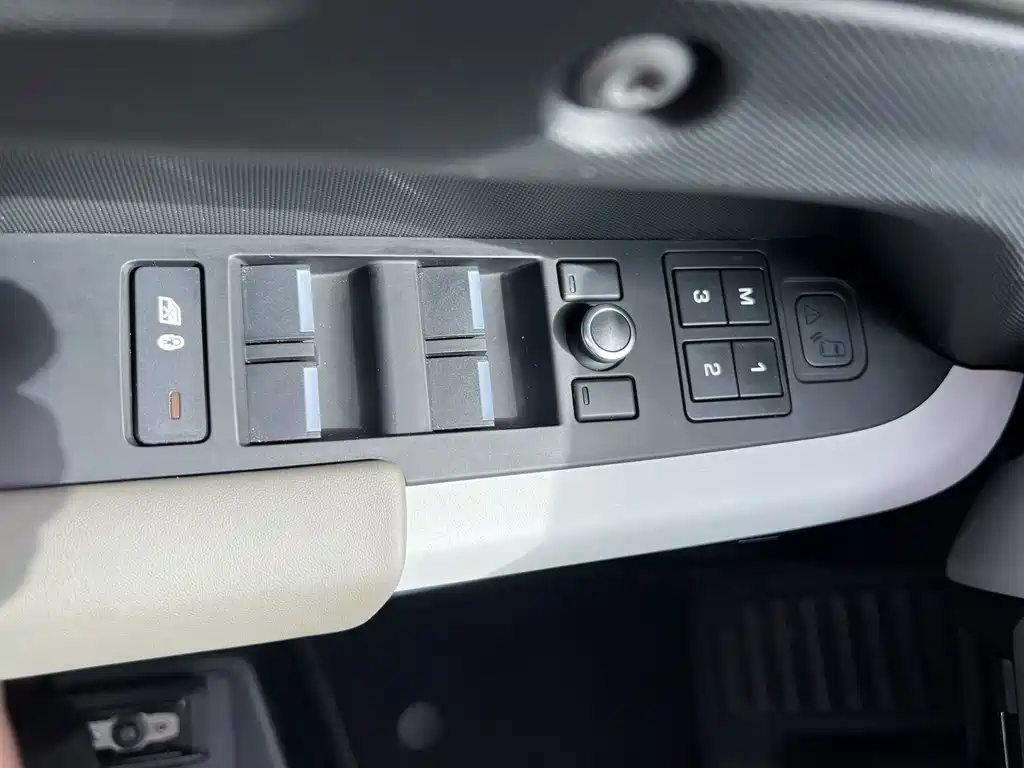 Land Rover Defender — миниатюра 20