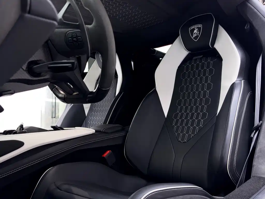 Lamborghini Revuelto — миниатюра 20