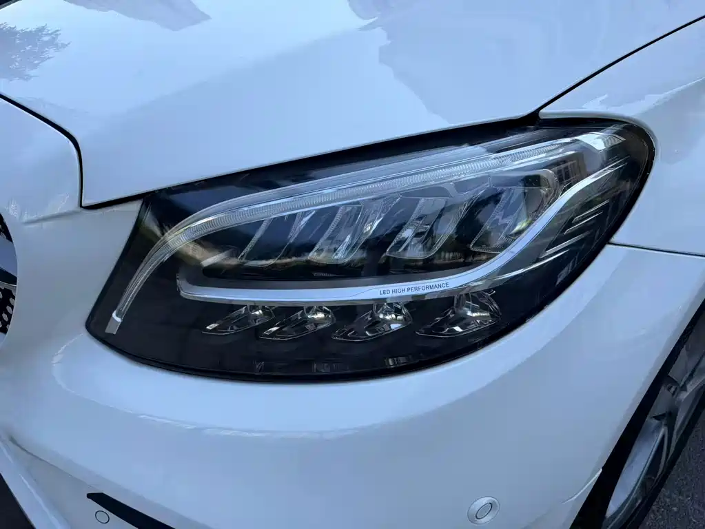 Mercedes-Benz C-Class — миниатюра 11