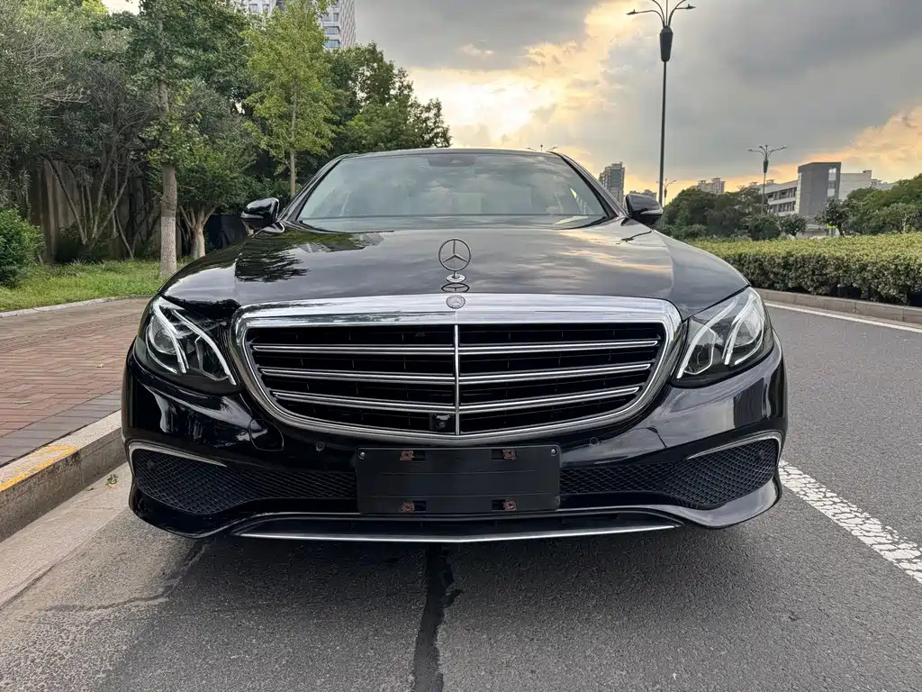 Mercedes-Benz E-Class — миниатюра 2