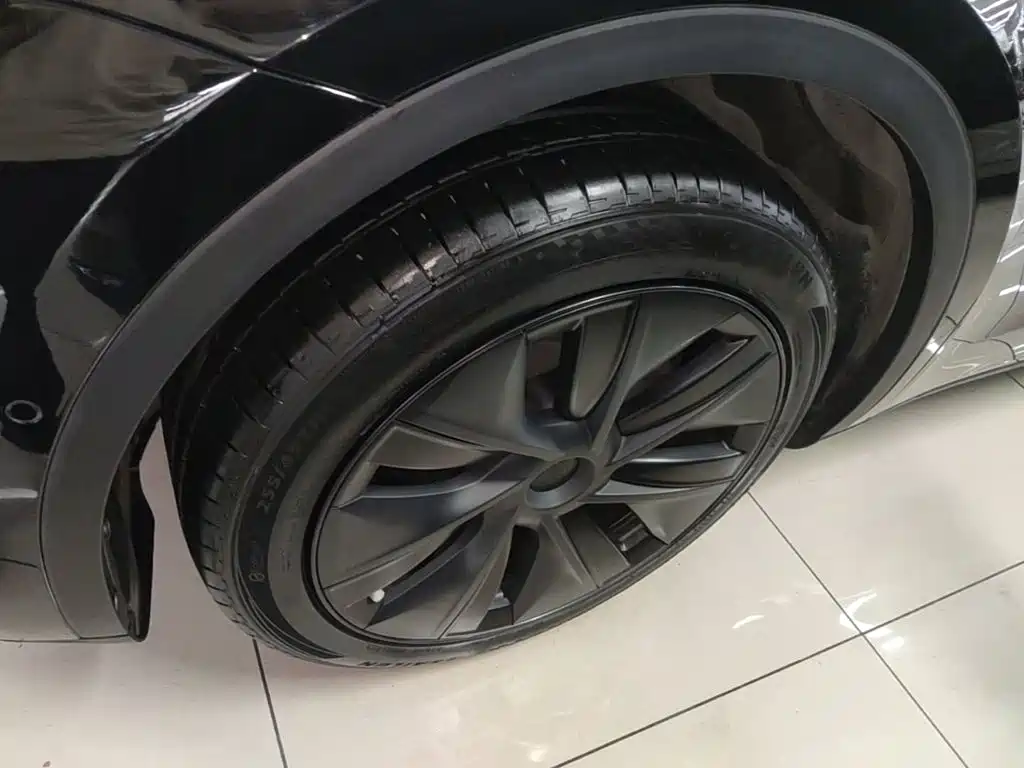 Tesla Model Y — миниатюра 23