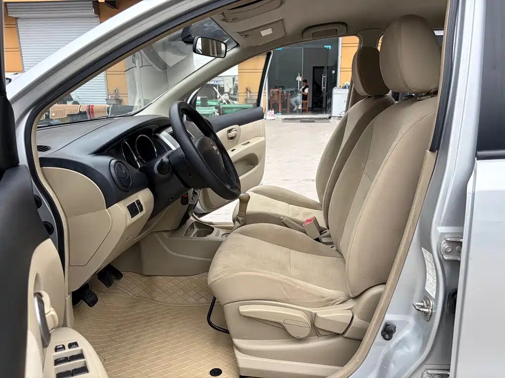Nissan Livina — миниатюра 5
