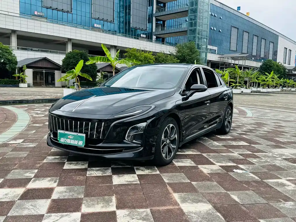 Hongqi E-QM5
