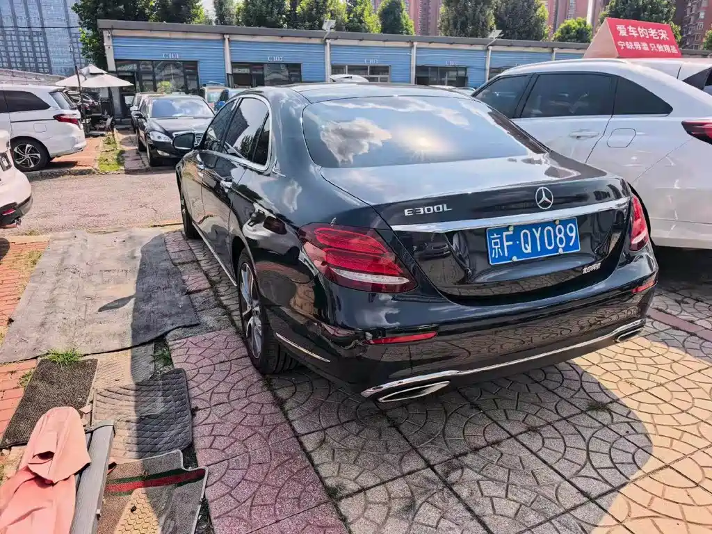 Mercedes-Benz E-Class — миниатюра 4