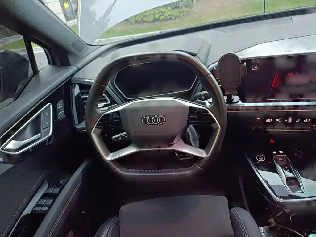 Audi Q4 e-tron — миниатюра 4