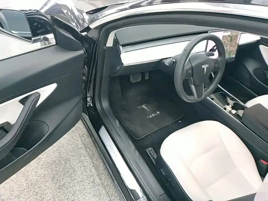 Tesla Model 3 — миниатюра 16