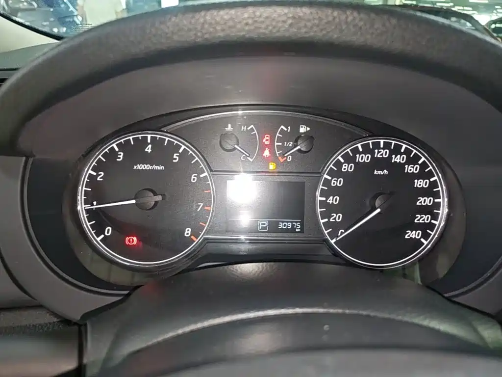 Nissan Tiida — миниатюра 12