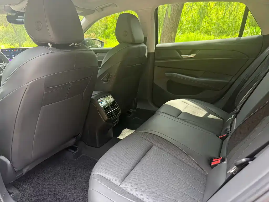 Volkswagen Passat 2025 Pro 380TSI