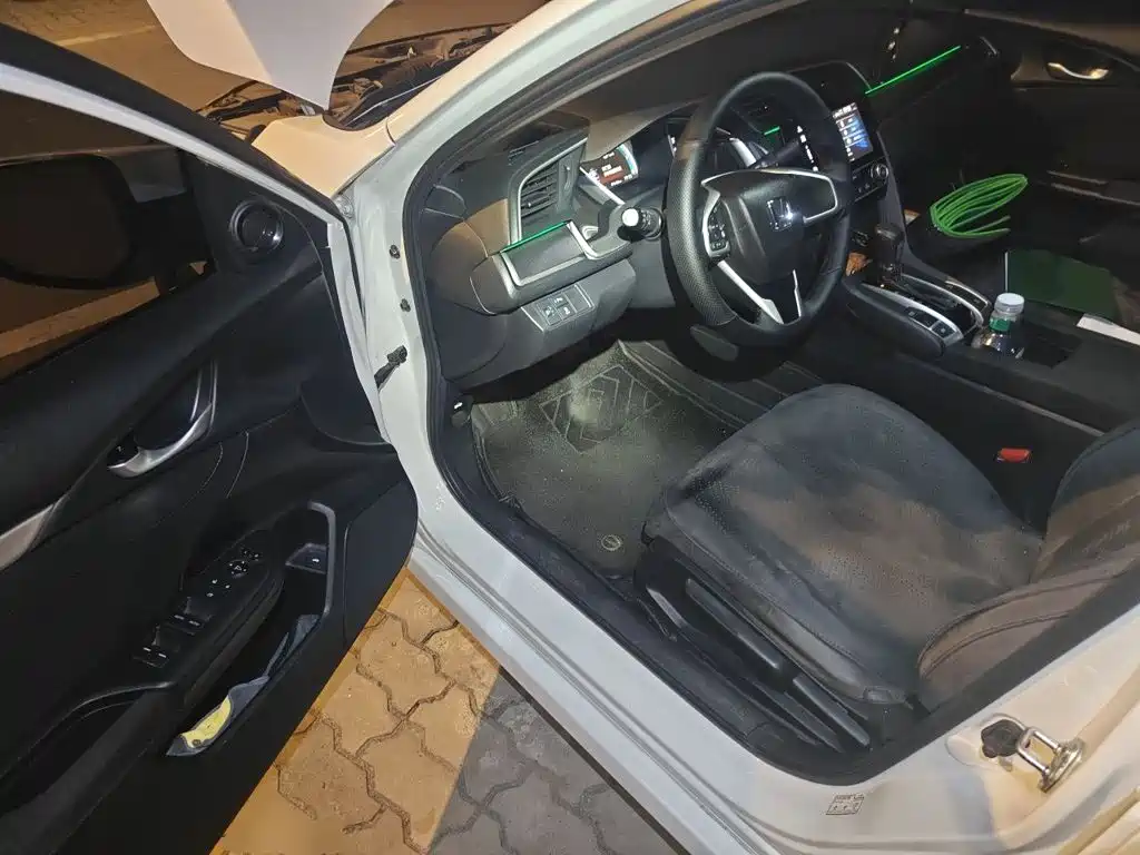 Honda Civic — миниатюра 12