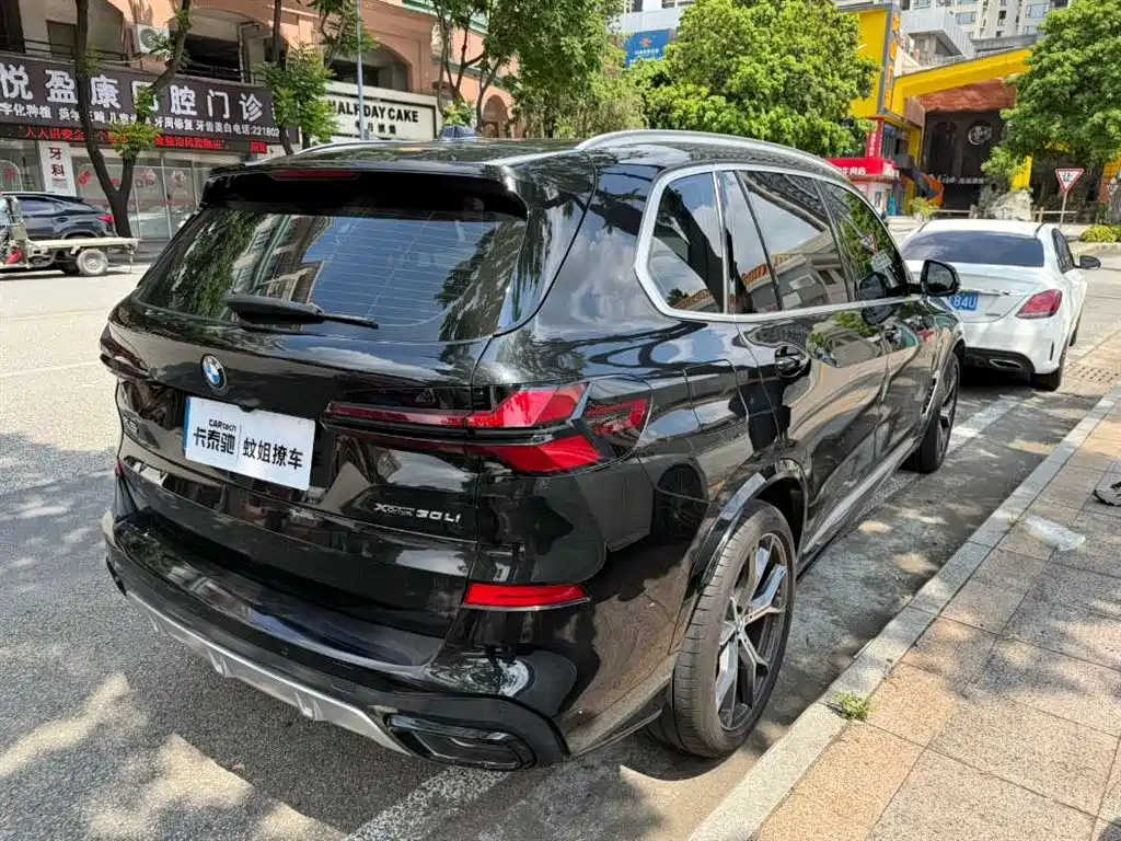 BMW X5 2023 xDrive 30Li Premium M Sport