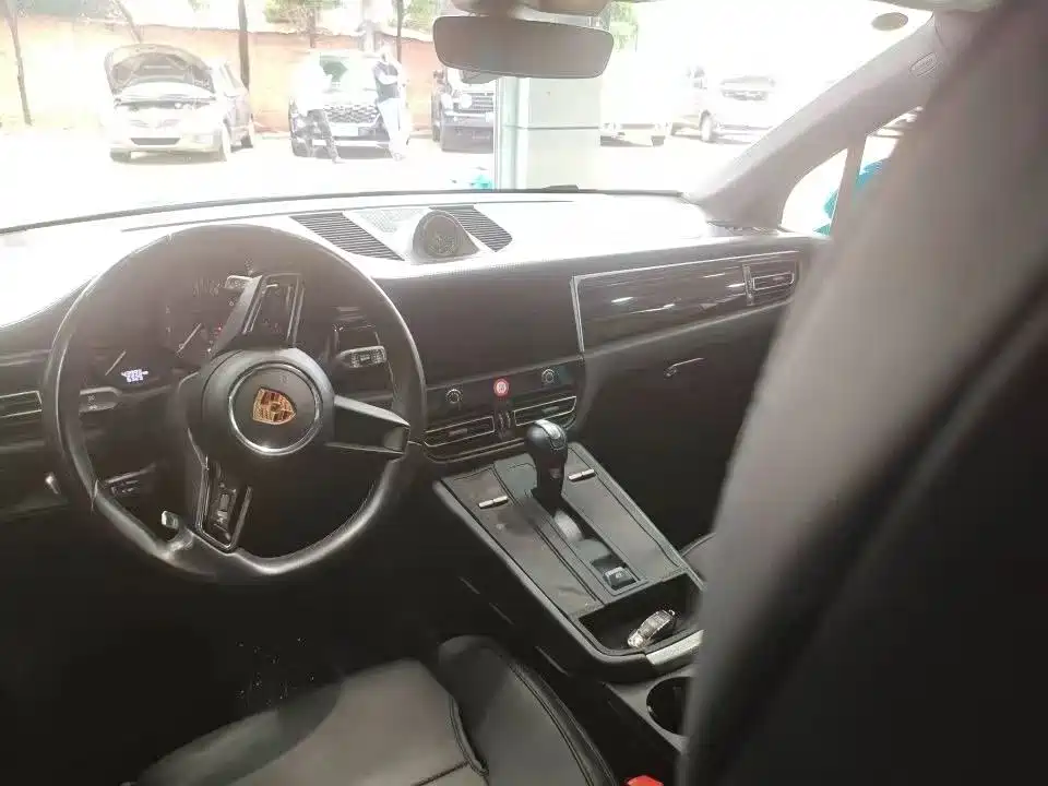 Porsche Macan — миниатюра 3