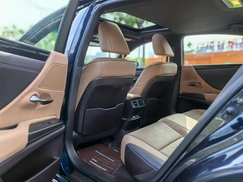 Lexus ES — миниатюра 8