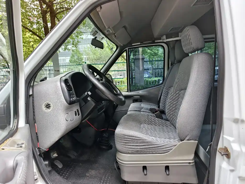 Ford Transit Classic — миниатюра 5
