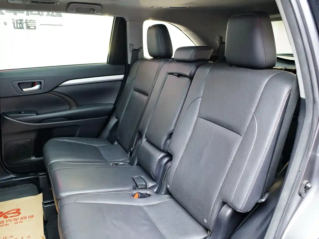 Toyota Highlander 2015 2.0T Luxury 7 мест