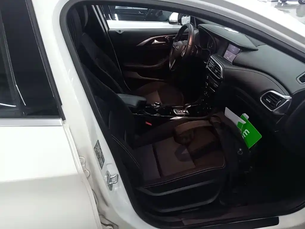 Infiniti QX30 — миниатюра 25