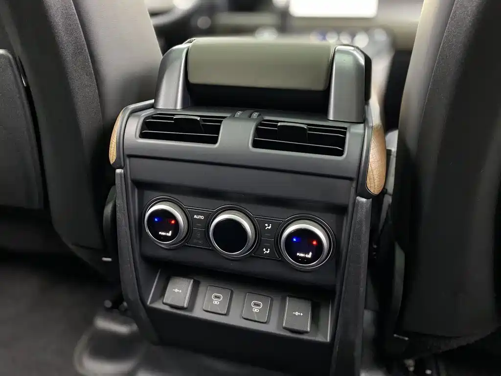 Land Rover Defender — миниатюра 24