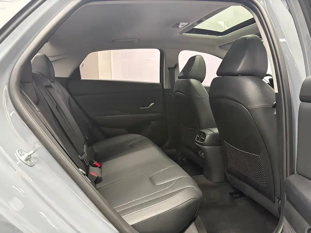Hyundai Elantra — миниатюра 14