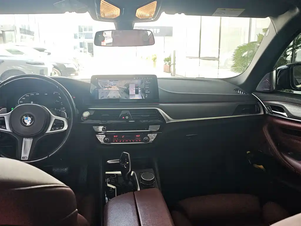 BMW 5 Series — миниатюра 8