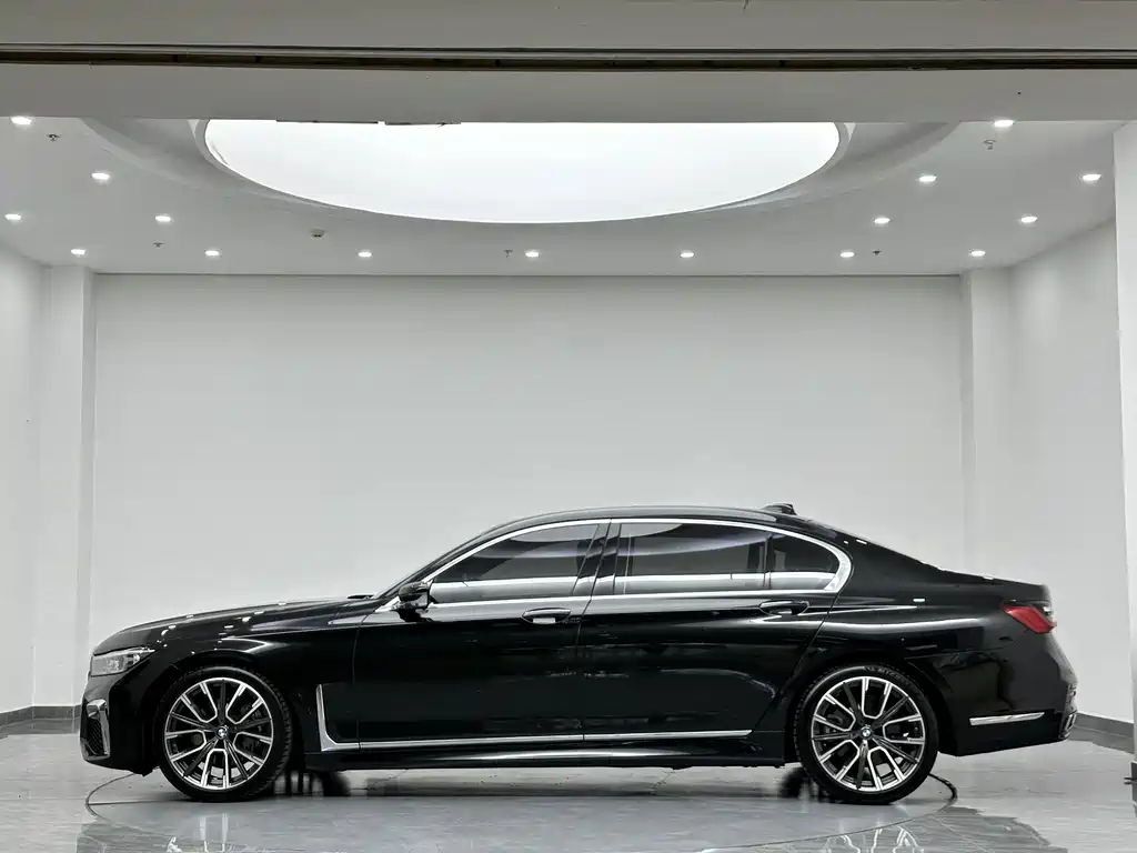 BMW 7 Series — миниатюра 4
