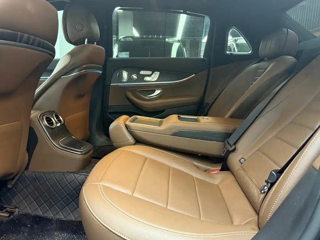 Mercedes-Benz E-Class — миниатюра 9