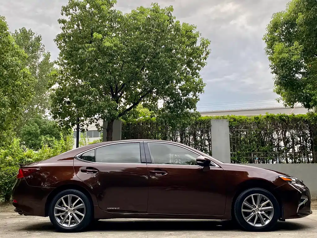 Lexus ES — миниатюра 16