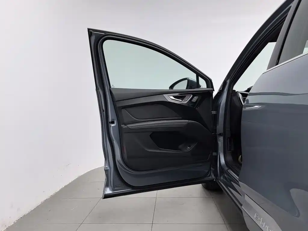 Audi Q4 e-tron — миниатюра 8