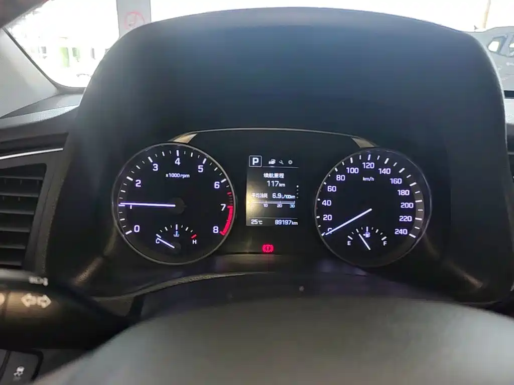Hyundai Elantra — миниатюра 12