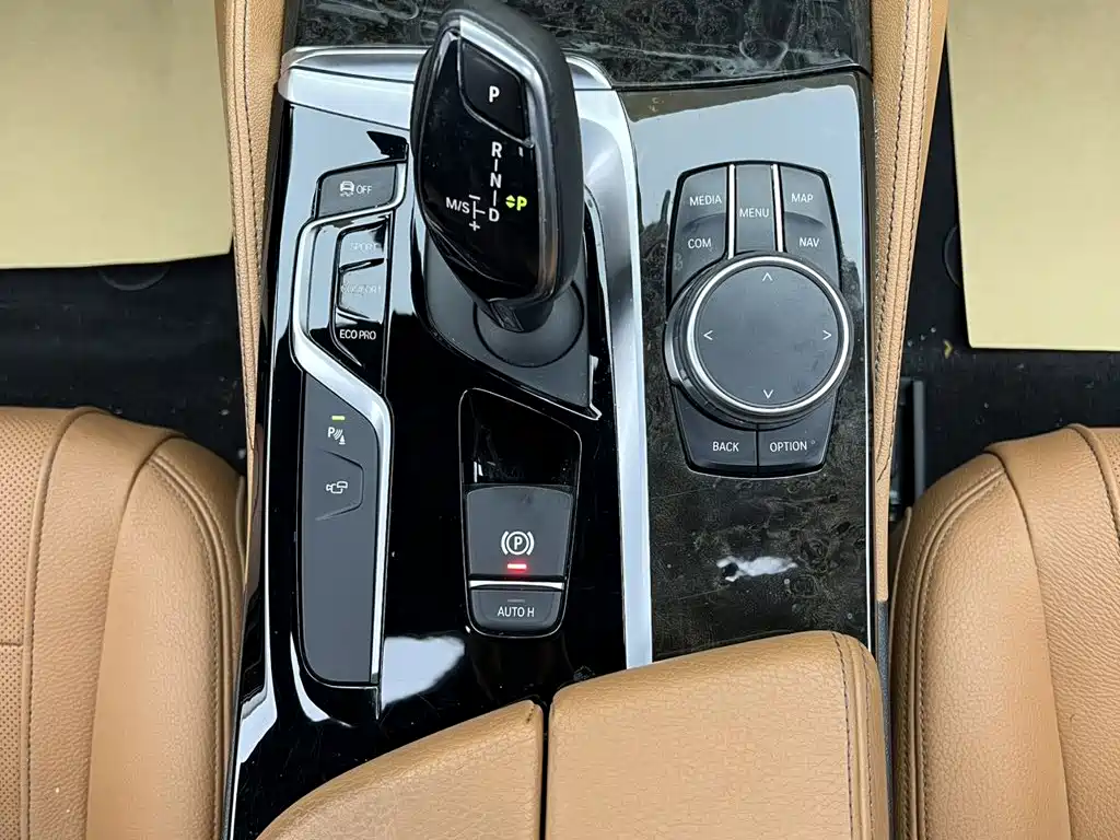 BMW 5 Series — миниатюра 26