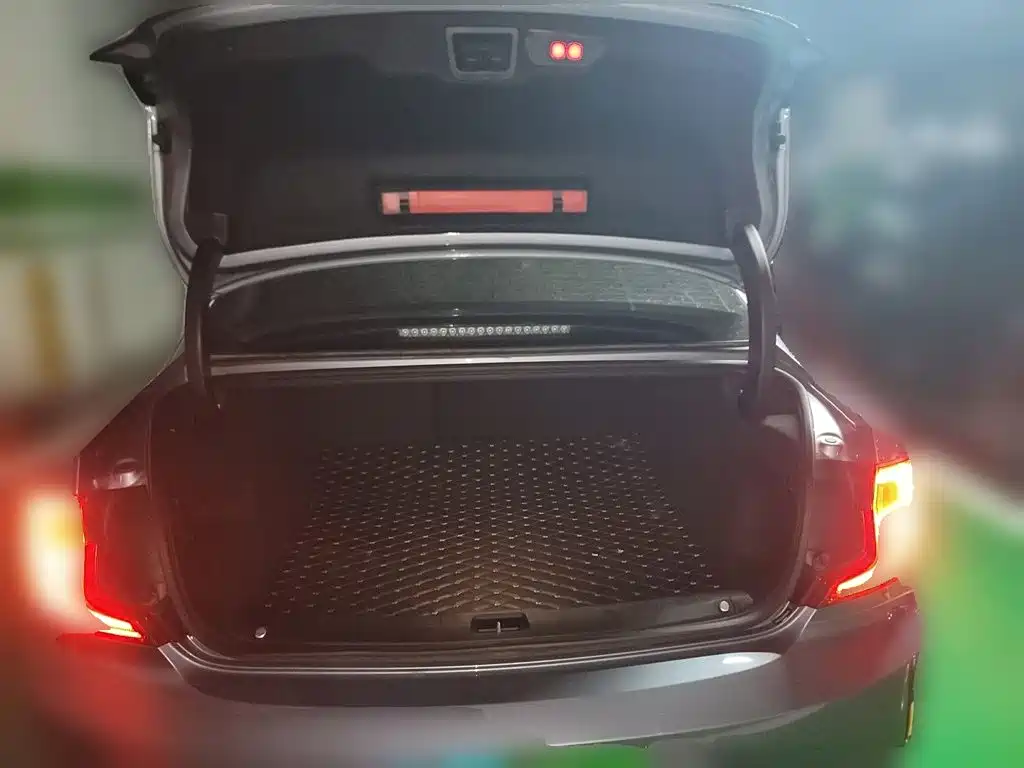 Volvo S90 — миниатюра 10
