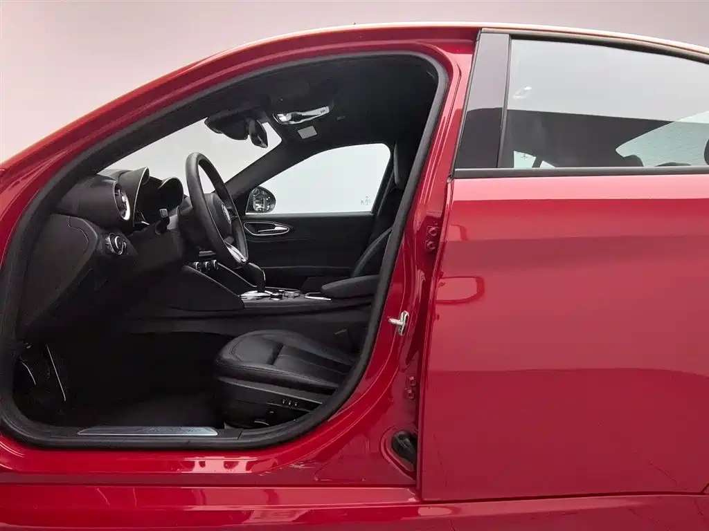 Alfa Romeo Giulia 2022 2.0T 280HP Ti