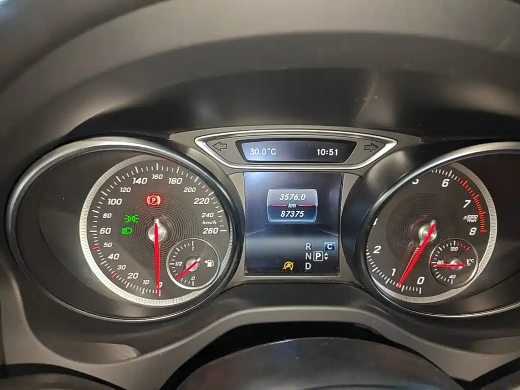 Mercedes-Benz GLA — миниатюра 12