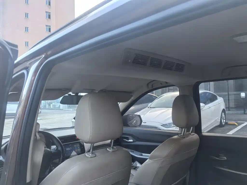 Wuling Hongguang — миниатюра 7