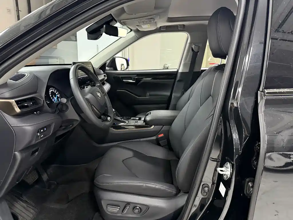 Toyota Highlander 2023 2.5L 7 мест