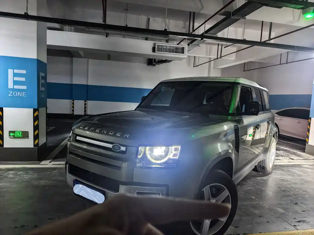 Land Rover Defender 2020