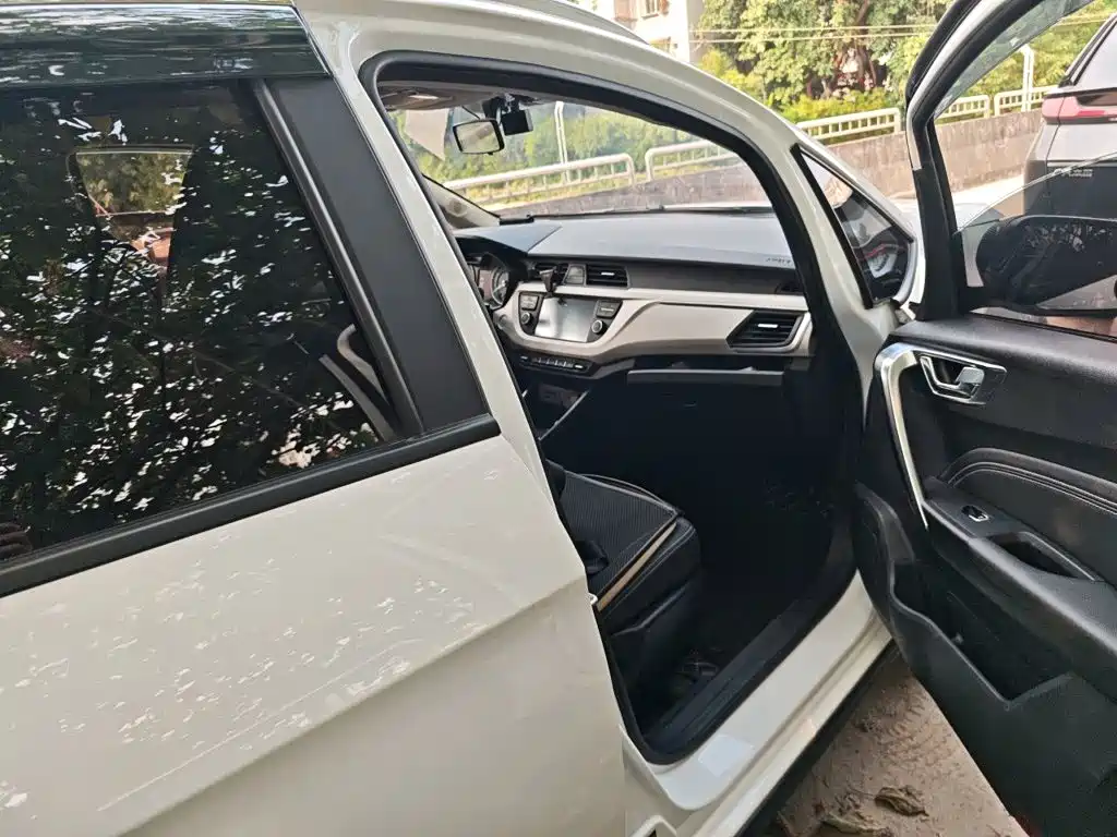 Geely Vision X3 — миниатюра 19