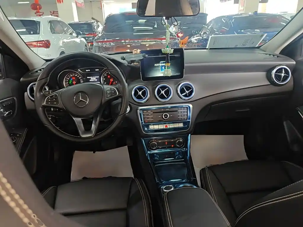 Mercedes-Benz GLA — миниатюра 10