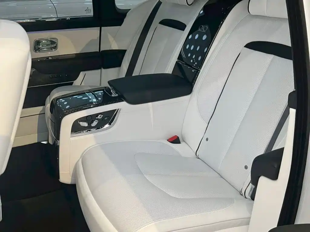 Rolls-Royce Cullinan — миниатюра 7