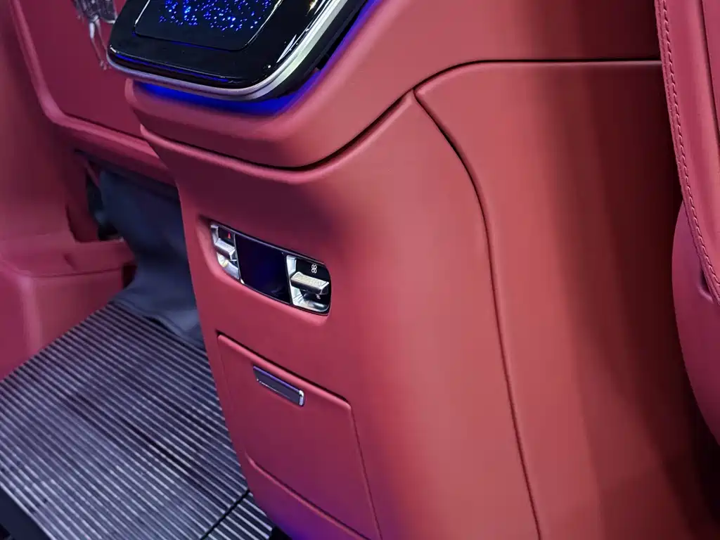 Mercedes-Benz Vito 2024 2.0T 7 мест