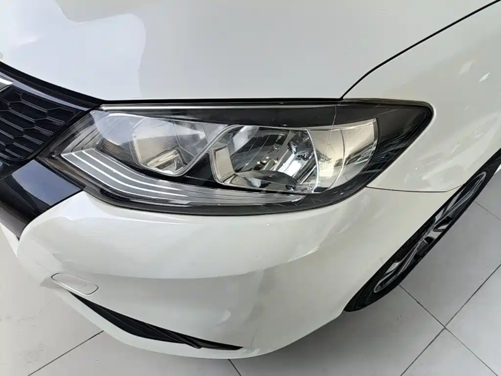 Nissan Tiida — миниатюра 24