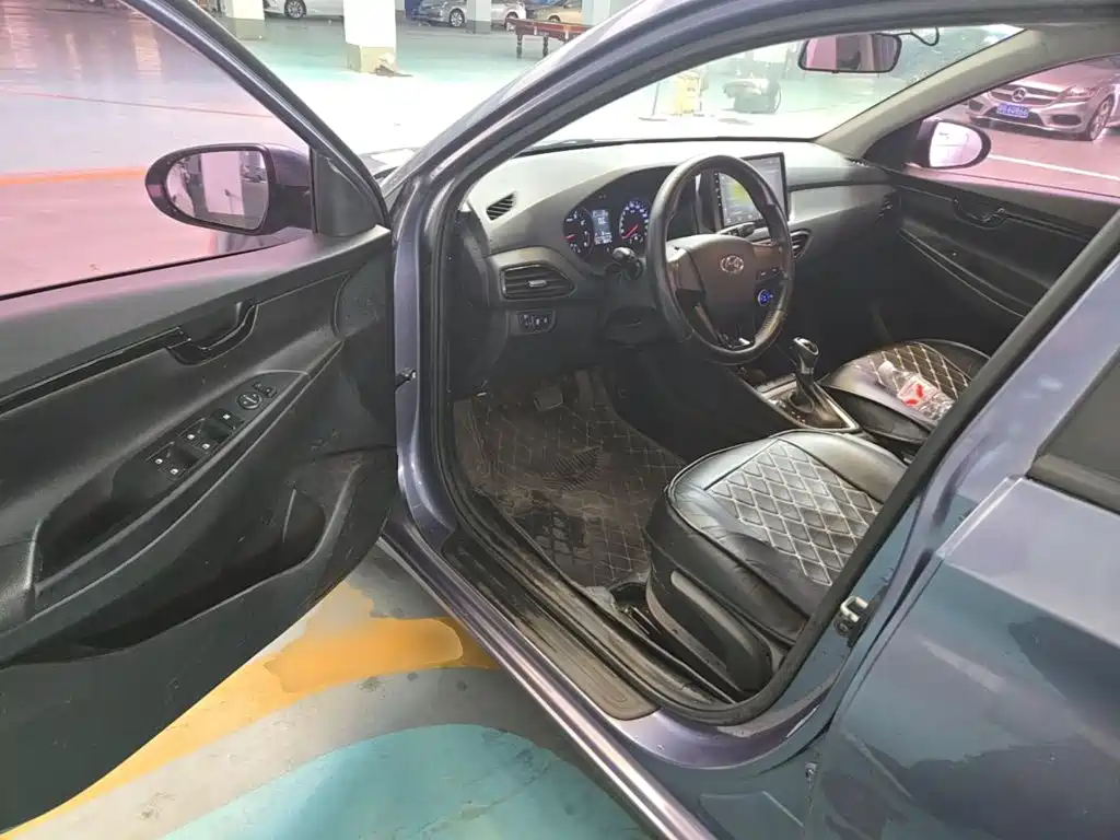 Hyundai Elantra — миниатюра 16