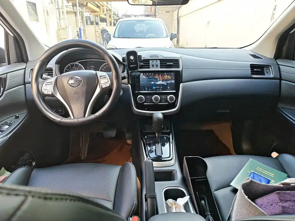 Nissan Tiida — миниатюра 10